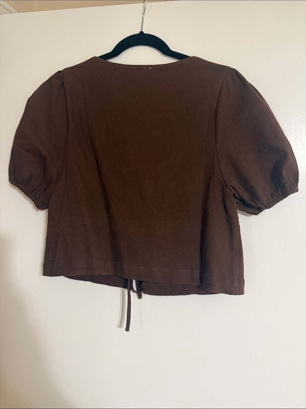 Le Lis Brown Tie-Front Puff Sleeve Crop Top - Picture 3 of 3